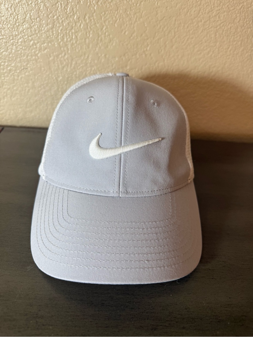Nike Golf White Swoosh Mesh Flex Fit Hat